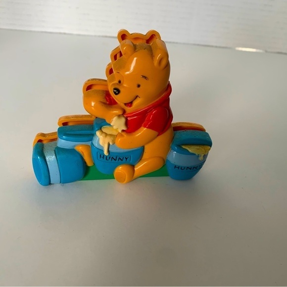 ✨ Vintage 1997 Winnie the Pooh Magnet/Chip Clip - Disney ✨ - Picture 1 of 6